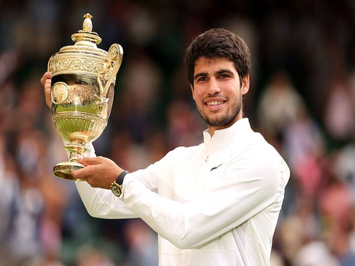 Spain's Carlos Alcaraz beats Novak Djokovic to win men's singles final at  Wimbledon