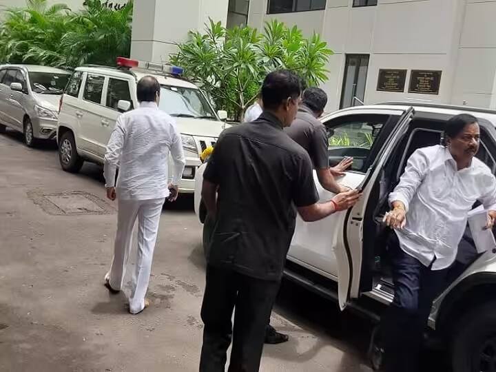 mumbai deputy cm ajit pawar along with his mlas reached to meet ncp president sharad pawar Maharashtra Politics News: શરદ પવારને મળવા પહોંચ્યા અજિત પવાર જૂથના મંત્રી, પ્રફુલ્લ પટેલ પણ સામેલ