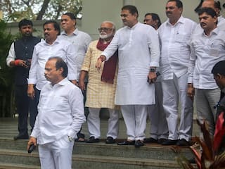 Maharashtra : ફરી એક તાંતણે બંધાશે NCP? દિગ્ગજ નેતાનો આડકતરો ઈશારો!