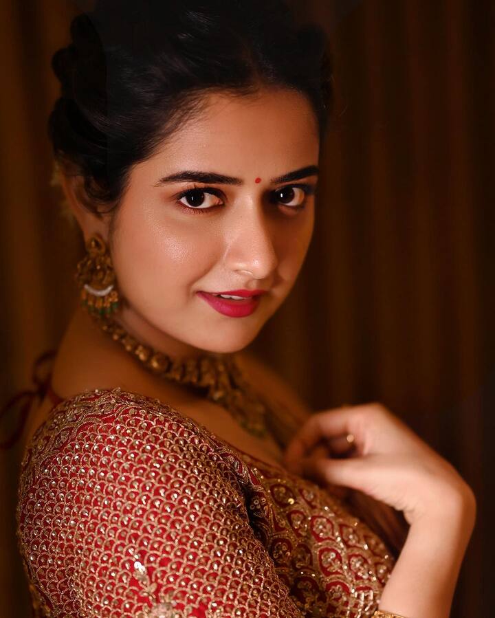 కన్నడ బ్యూటీ ఆషిక రంగనాథ్ ‘అమిగోస్‘ సినిమాతో  తెలుగు తెరకు పరిచయం అయ్యింది. Photo Credit: Ashika Ranganath/Instagram