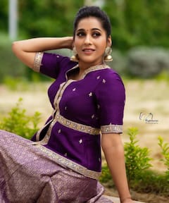 Rashmi Gautam Latest Pics : టాప్ టు బాటమ్ - ఫుల్ ట్రెడిషనల్‌గా రష్మీ గౌతమ్