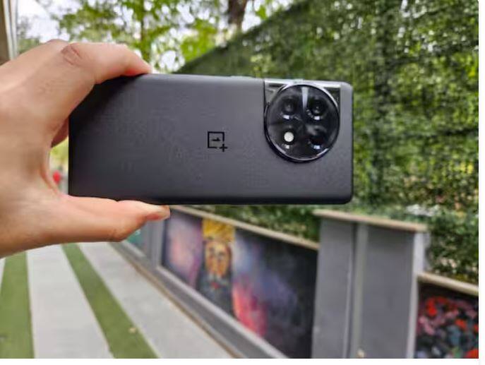 Oneplus 11R: ਇਸ ਫੋਨ ਨੂੰ ਕੰਪਨੀ ਨੇ ਫਰਵਰੀ 'ਚ ਪੇਸ਼ ਕੀਤਾ ਸੀ। ਸਮਾਰਟਫੋਨ 'ਚ 6.74-ਇੰਚ ਡਿਸਪਲੇ, 5000 mAh ਬੈਟਰੀ, 50+8+2MP ਤਿੰਨ ਕੈਮਰੇ ਅਤੇ ਸਨੈਪਡ੍ਰੈਗਨ 8th ਪਲੱਸ ਜਨ 1 SOC ਲਈ ਸਪੋਰਟ ਹੈ। OnePlus 11R ਦੇ 8/128GB ਵੇਰੀਐਂਟ ਦੀ ਕੀਮਤ 39,999 ਰੁਪਏ ਹੈ।