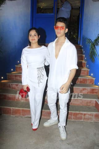 Jannat Zubair और Ayaan Zubair साथ में आए नजर, पैपराजी को दोनों भाई-बहन ने दिए पोज ENT LIVE