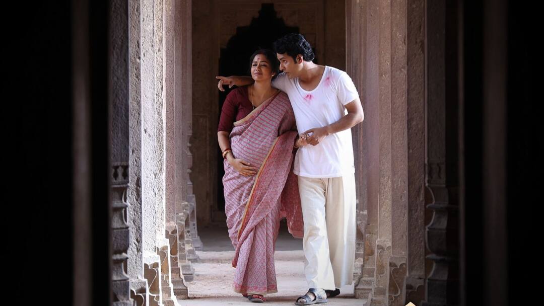 Anirban Bhattacharyya: Director Srijit Mukherjee reveled the first look of Anirban Bhattacharyya and Sohini Sarkar as Byomkesh and Satyabati Anirban Bhattacharyya: সত্যান্বেষী নয়, প্রথম ঝলকে সৃজিত তুলে ধরলেন ব্যোমকেশ-সত্যবতীর প্রেমের গল্প
