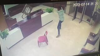 BhuJ  News : ભૂજની આ જાણીતી હોટલ પર હુમલો, તોડફોડની ઘટના Cctvમાં કેદ