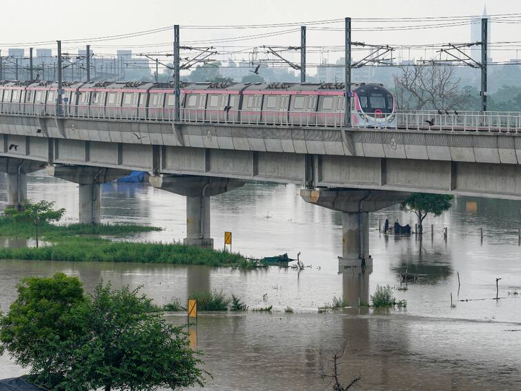 Yamuna Bank Metro Station Entry Exit Gates Open After Temporary Shut Down Due To Rising Yamuna River Water Delhi Flood: DMRC Opens Entry, Exit Gates Of Yamuna Bank Metro Station After 3 Days