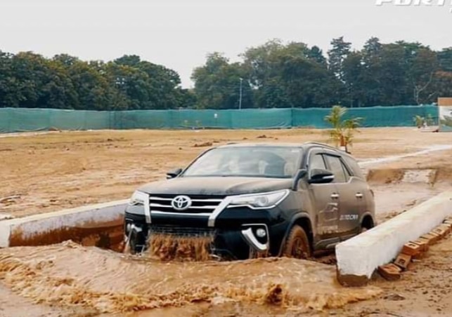 Driving In Monsoon? Here Are Top SUVs With Best Water Wading Capacity