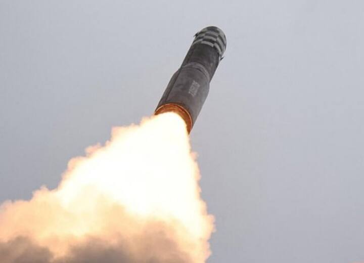 US South Korea Japan hold missile defence drill after North korea ICBM launch Joint Exercise: किम जोंग उन की सनक देख बौखलाया अमेरिका, जापान और दक्षिण कोरिया संग मिलकर किया युद्ध अभ्यास