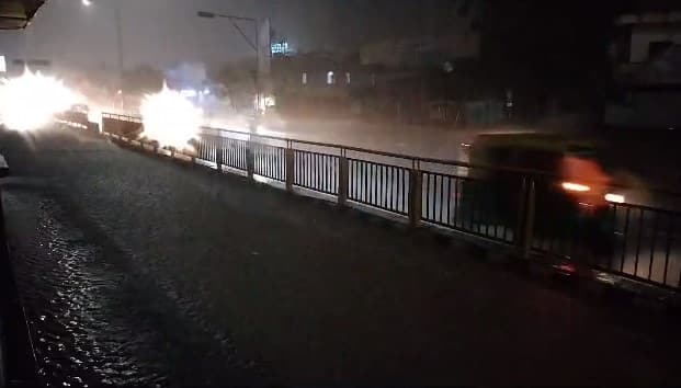 Rain in Vastral narol naroda Ahmedabad city   Ahmedabad Rain: અમદાવાદમાં જામ્યો વરસાદી માહોલ, વસ્ત્રાલ, નરોડા, નારોલ, નિકોલમાં વરસાદી ઝાપટા