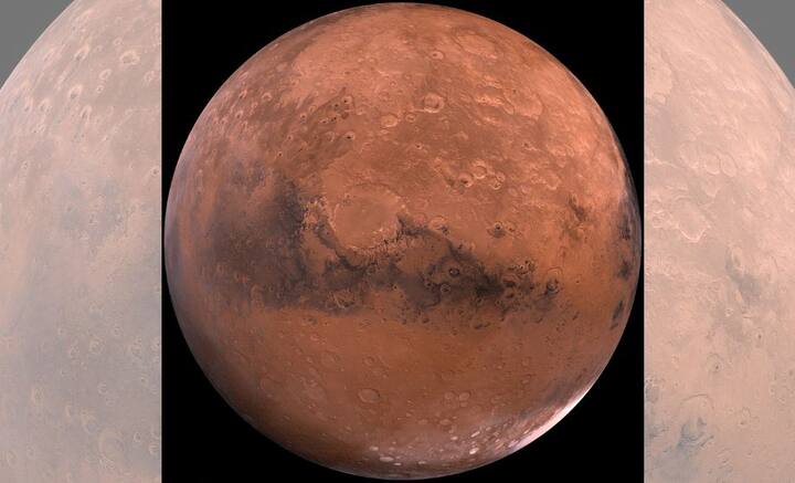 মঙ্গলগ্রহকে বাসযোগ্য করে তুলতে যদিও বা সময় লাগে, সেখানে পর্যটন পরিষেবা চালু করতে আগ্রহী প্রযুক্তি সংস্থা থেকে বিজ্ঞানীদের একাংশও। বলা বাহুল্য, এক্ষেত্রে পকেটের রেস্ত রয়েছে যাঁদের, তাঁরাই দর্শন পাবেন লালগ্রহের।