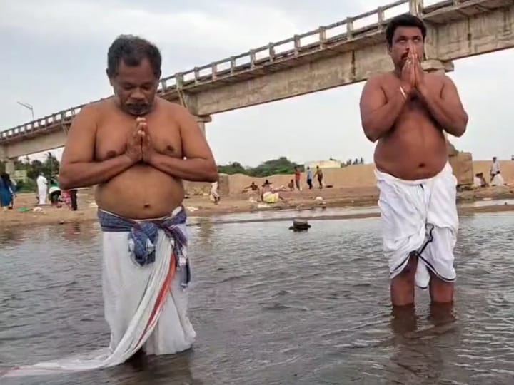 Aadi Amavasai 2023: ஆடி அமாவாசை...முன்னோர்களுக்கு தர்ப்பணம்...சுகாதாரமற்ற முறையில் கரூர் வாங்கல் பகுதி