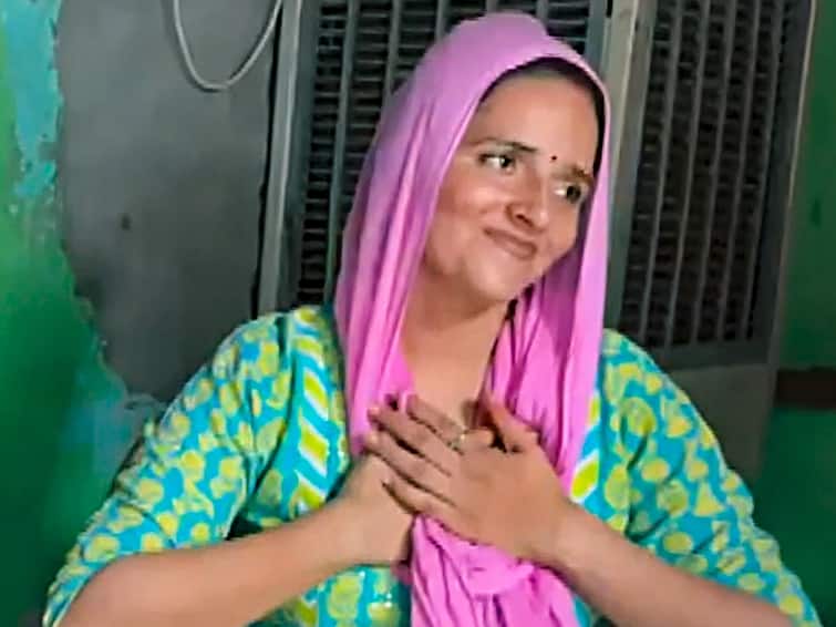 UP ATS police questioned Pakistani citizen Seema Haider who illegally entered India and stayed at Sachin Meena home Seema Haider News: प्यार या साजिश? वो सवाल जो सीमा हैदर मामले में यूपी ATS के है सामने, उम्र को लेकर पाकिस्तानी आईडी कार्ड से खुलासा