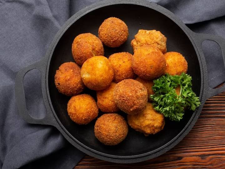 Masoor Dal Vada: बरसात में गर्मागर्म चाय के साथ चटपटे स्नैक्स की है चाहत, तो घर पर बनाएं मसूर दाल वड़ा