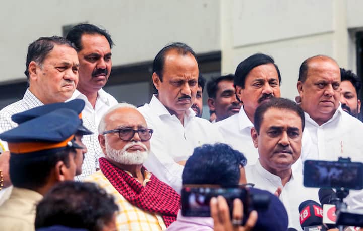 दो जुलाई को महाराष्ट्र के उपमुख्यमंत्री पद की शपथ लेने वाले अजित पवार और उनके समर्थक विधायकों की राष्ट्रवादी कांग्रेस पार्टी (राकांपा) प्रमुख के साथ दो दिन में यह दूसरी बैठक है.