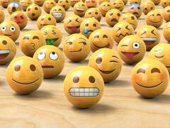 World Emoji Day 2023: 195 நாடுகளிலும் பேசப்படும் ஒரே மொழி ’எமோஜி’.. அசுர வளர்ச்சியாக வளர்ந்தது எப்படி..? இன்று உலக எமோஜி தினம்!