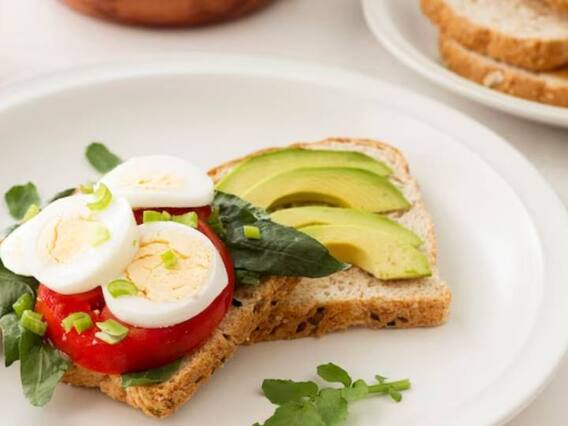 Avocado Cheese Sandwich: शाम के नाश्ते में खाना है कुछ क्रिस्पी और क्रंची, तो बनाएं यह खास सैंडविच Avocado Cheese Sandwich: शाम के नाश्ते में खाना है कुछ क्रिस्पी और क्रंची, तो बनाएं यह खास सैंडविच