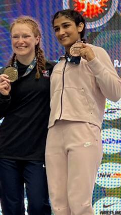 Sangeeta Phogat जंतर-मंतर प्रदर्शन पर बैठीं पहलवान ने, अब हंगरी में लहराया भारत का तिरंगा | Sports LIVE