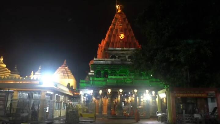 সারা ভারতে শাওন পালন শুরু হয়েছে ৪ জুলাই। সেই হিসেবে আজ শাওনের দ্বিতীয় সোমবার।  তবে বাংলায় ১৮ জুলাই, মঙ্গলবার থেকে শুরু হচ্ছে শ্রাবণ মাস।