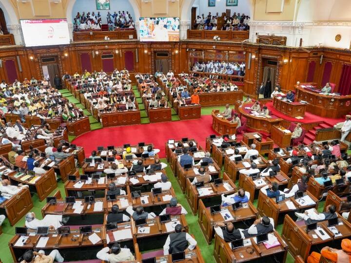 UP ADR Report: आबादी में सबसे आगे लेकिन सबसे कम अरबपति विधायक हैं यूपी में, जानें लिस्ट में कौन राज्य कहां? UP has lowest number of billionaires among MLAs only 0.25 per cent in ADR analysis Check All State UP ADR Report: आबादी में सबसे आगे लेकिन सबसे कम अरबपति विधायक हैं यूपी में, जानें लिस्ट में कौन राज्य कहां?