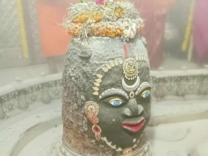 Savan 2023 ujjain Mahakal temple Worship begins with Bhasma Aarti on second Monday of Sawan ANN Savan 2023: सावन के दूसरे सोमवार को महाकाल के दरबार में लगा भक्तों का तांता, आज है यह विशेष संयोग 