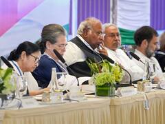 Opposition Party Meet: विपक्षी दलों की बेंगलुरु में बड़ी बैठक की तस्वीरें आईं सामने, देखें कौन-कौन से नेता डिनर मीटिंग में हुए शामिल