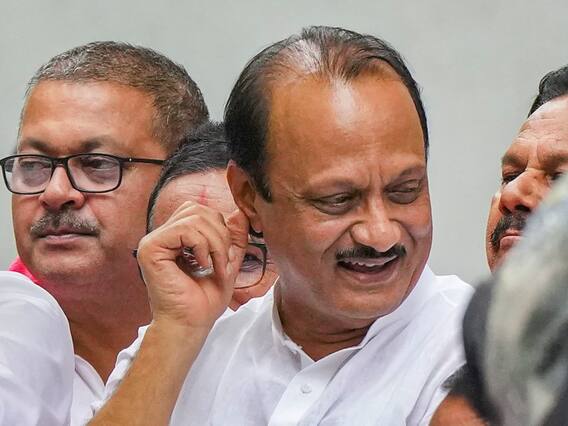 Maharashtra: चाचा शरद पवार से मुलाकात के बाद मुस्कुराते दिखे अजित पवार, बॉडी लैंग्वेज के कई सियासी मायने? Maharashtra: चाचा शरद पवार से मुलाकात के बाद मुस्कुराते दिखे अजित पवार, बॉडी लैंग्वेज के कई सियासी मायने?