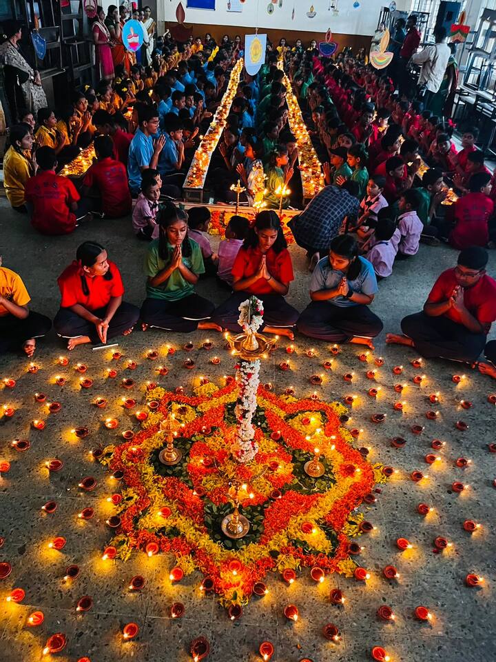 आपले आयुष्य इतरांच्या कल्याणासाठी  वेचलेल्या महात्म्याचे स्मरण या दिवशी करावे इत्यादी मार्गदर्शन मुलांना करण्यात आले.