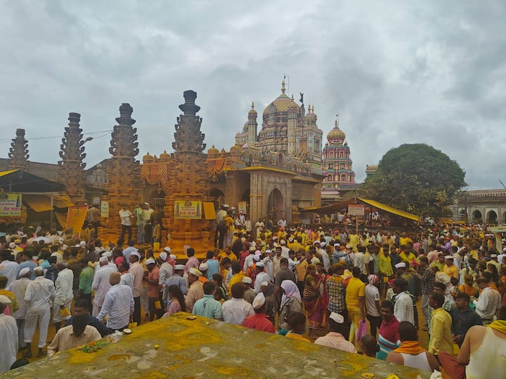 आजचा चंपाषष्ठीचा पाचवा दिवस आहे. चंपाषष्ठीच्या काळात राज्यभरातून भाविक खंडोबा चरणी लीन होण्यासाठी येत असतात.