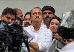 Maharashtra: चाचा शरद पवार से मुलाकात के बाद मुस्कुराते दिखे अजित पवार, बॉडी लैंग्वेज के कई सियासी मायने?