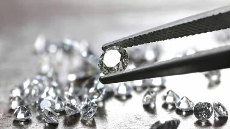 Bad news for Surat's diamond industry, G7 countries impose ban on rough diamonds from Russia Surat News: સુરતનાં હીરા ઉદ્યોગ માટે માઠા સમાચાર, G7 દેશોએ રશિયાના રફ હીરા પર લગાવ્યો પ્રતિબંધ