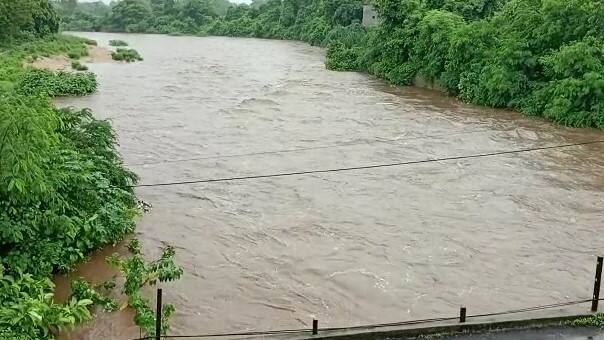 Heavy Rainfall in Panchmahal District  Panchmahal Rain: પંચમહાલ જિલ્લામાં ભારે વરસાદ, ચાર કલાકમાં ત્રણ ઈંચ વરસાદ ખાબક્યો