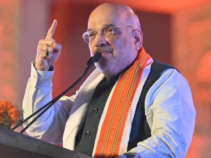 amit shaha mumbai visit lok sabha electon bjp mission 45 plus pune jalgaon navi mumbai marathi news update Amit Shaha : लोकसभेच्या पुणे, जळगाव आणि दक्षिण मुंबई या वादग्रस्त जागांवर चर्चा, अमित शाहांनी घेतला मुख्यमंत्री, उपमुख्यमंत्र्यांकढून आढावा