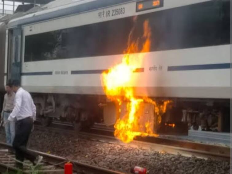 Vande Bharat Express Catches Fire At Kurwai Kethora Station, Flames Doused వందేభారత్ ఎక్స్‌ప్రెస్‌లో అగ్నిప్రమాదం, బ్యాటరీ బాక్స్‌లో ఉన్నట్టుండి మంటలు