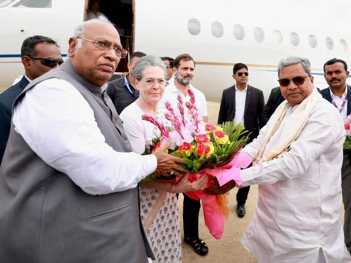 Congress president Mallikarjun Kharge, Sonia Gandhi and party leader Rahul Gandhi arrived in Bengaluru for the joint opposition meeting on Monday. Karnataka CM Siddaramaiah and other senior leaders of the party received and welcomed them. (Source: PTI)