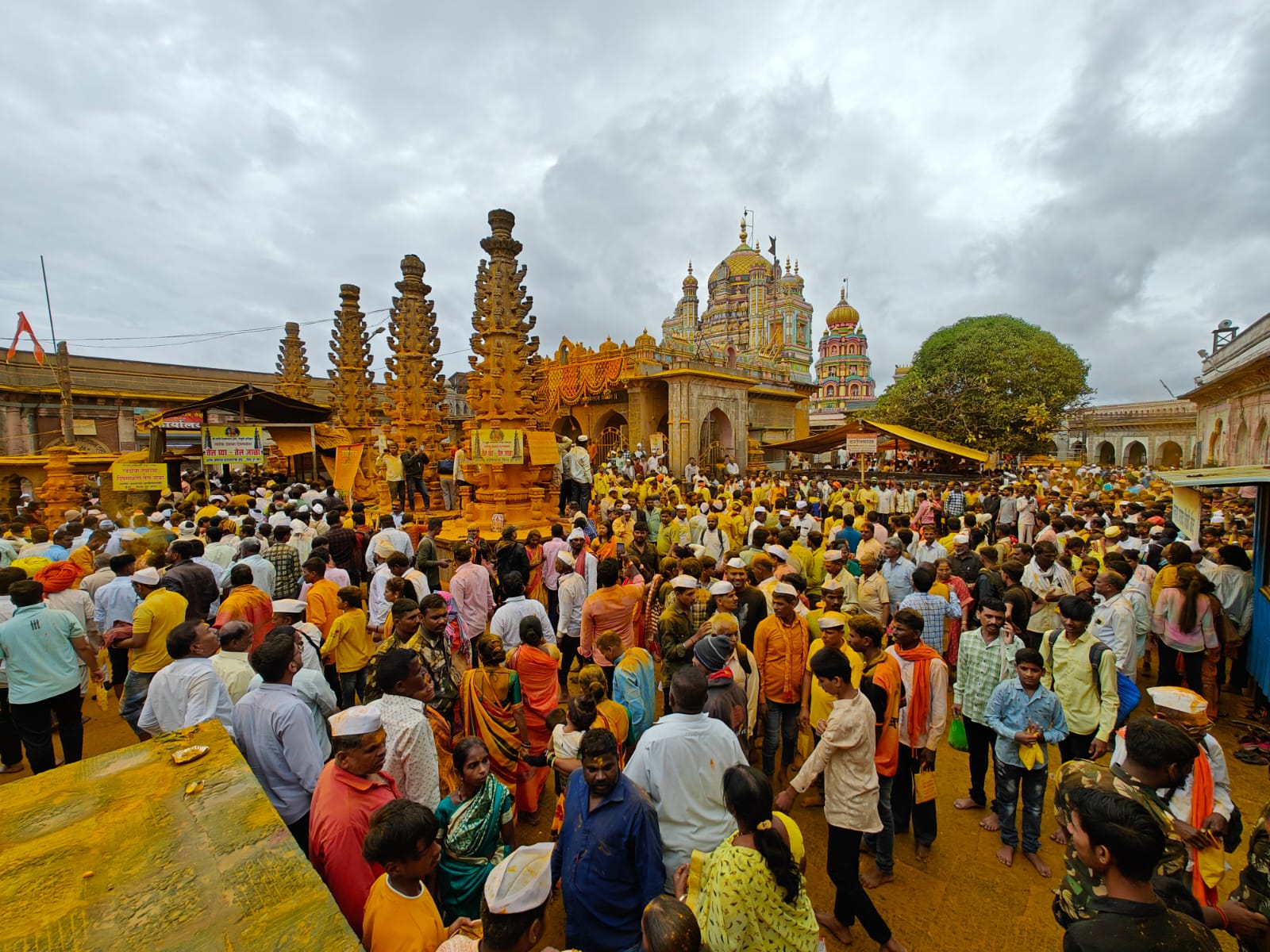 On The Occasion Of Somvati Amavasya Devotees Gathered In Jejuri For The ...