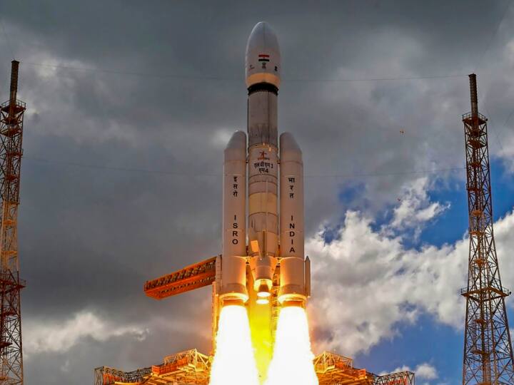 Pakistan On Chandrayaan 3: पाकिस्तानी शख्स का वीडियो वायरल, कहा- चंद्रयान मिशन भारत के लिए बड़ी बात नहीं वो तो... Pakistan Reaction over ISRO Chandrayaan 3 Mission says in youtube viral video that India is capable Pakistan On Chandrayaan 3: पाकिस्तानी शख्स का वीडियो वायरल, कहा- चंद्रयान मिशन भारत के लिए बड़ी बात नहीं वो तो...