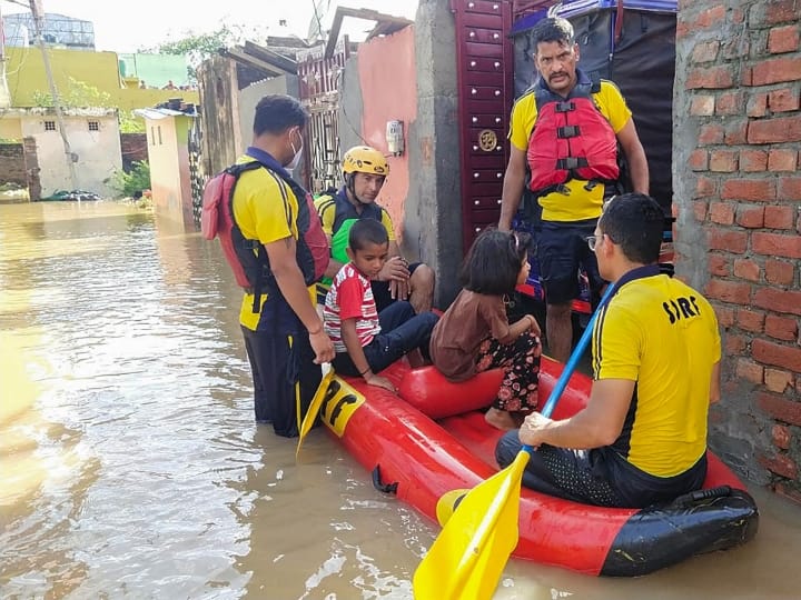 Uttarakhand Flood Rain continues many routes closed due to landslides Ganga and Alakananda water level Uttarakhand Flood: उत्तराखंड में बारिश का कहर जारी, भूस्खलन से कई मार्ग बंद, गंगा में उफान, जलस्तर में जबरदस्त उछाल