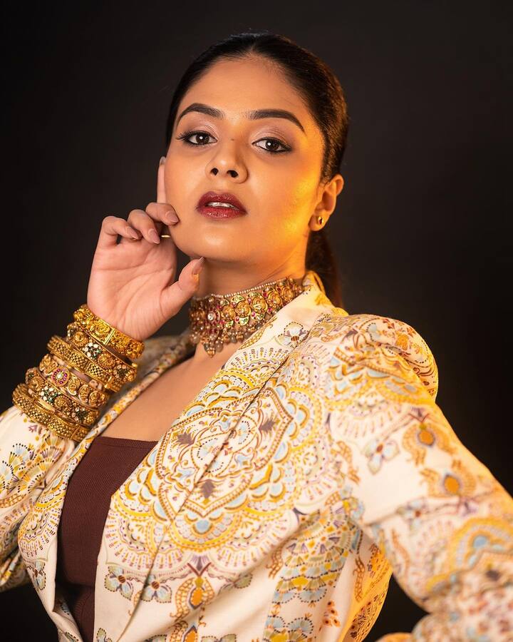 ఆ ఫోటోలు నెట్టింట వైరల్ అవుతున్నాయి.