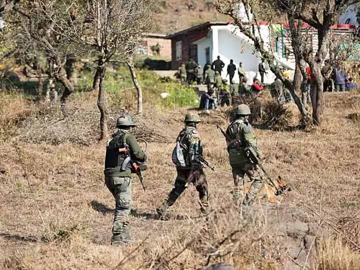 Jammu Kashmir Encounter 2 Terrorists Killed in Poonch Security Agencies Army Police Jammu Kashmir Encounter: जम्मू-कश्मीर में पाक की ख्वाहिश नाकाम! सेना ने सीमापार कर रहे आतंकियों को किया ढेर