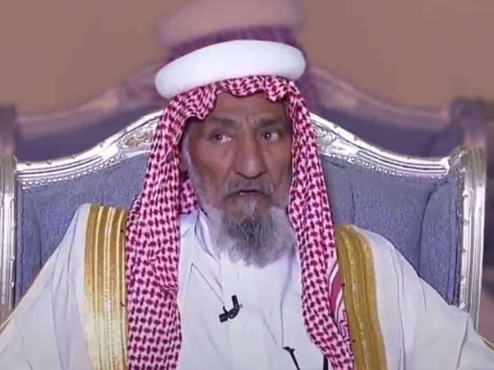 Saudi Arabia 90 year old man 5th marriage video viral says want more children Saudi Arabia Watch: 90 साल के शख्स ने की पांचवीं शादी, बोला- मेरे बच्चों के भी बच्चे हो गए लेकिन मैं और पैदा करना चाहता हूं.. वीडियो वायरल