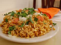 Indian Street Food : भारतातील हे 8 स्ट्रीट फूड तुमच्या चहाच्या वेळेला बनवतील मजेशीर कोणते आहेत पाहा हे स्ट्रीट फूड