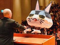 Graduation Day Photos: ग्रेजुएशन डे पर बिल्ली समेत स्पाइडर मैन की ड्रेस में पहुंचे स्टूडेंट, फोटो देख आप भी पकड़ लेंगे सिर