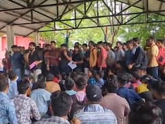 मध्य प्रदेश: भोपाल पहुंचे पटवारी परीक्षा में चयनित अभ्यार्थी, बोले- हमें गांव में मिल रहे ताने, जल्द मिले नियुक्ति