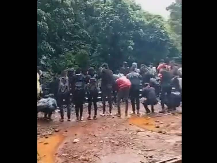 Dudhsagar Falls Trekker Railway Police Make To Do Sit-Ups For Flouting Norms Watch: Railway Police Make Trekkers To Dudhsagar Falls Do Sit-Ups For Flouting Norms