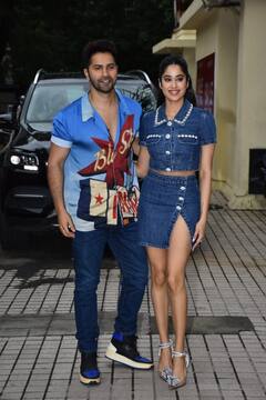 'बवाल' के प्रमोशन में डेनिम शॉर्ट स्कर्ट पहन पटाखा बनकर पहुंचीं Janhvi Kapoor, कैजुअल लुक में Varun Dhawan लगे सुपरकूल