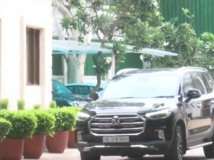 Delhi CM and AAP national convener Arvind Kejriwal also arrived in Bengaluru for the Opposition meeting. The AAP joined the meeting after Congress said it would oppose the Centre's ordinance on control over Delhi services. (Source: ANI)