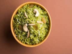 सावन सोमवार के व्रत में लौकी से बनाएं पौष्टिक और स्वादिष्ट फलाहार, नोट करें लौकी के हलवे की रेसिपी