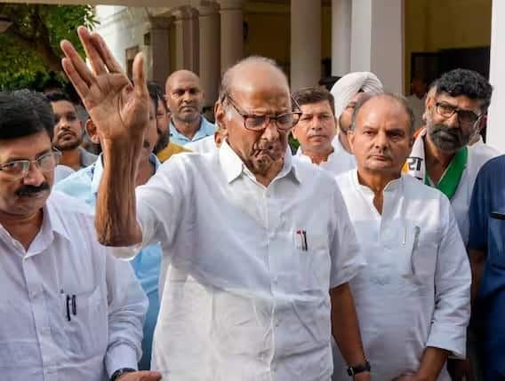 याआधी रविवारी (16 जुलै) अजित पवार गटाच्या नेत्यांनी शरद पवार यांची मुंबईतील वायबी चव्हाण सेंटरमध्ये भेट घेतली होती. त्यानंतर राज्यात राजकीय खळबळ उडाली आहे. अजित पवार यांच्याशिवाय हसन मुश्रीफ, छगन भुजबळ, आदिती तटकरे, दिलीप वळसे पाटील यांनी शरद पवारांची भेट घेतली.