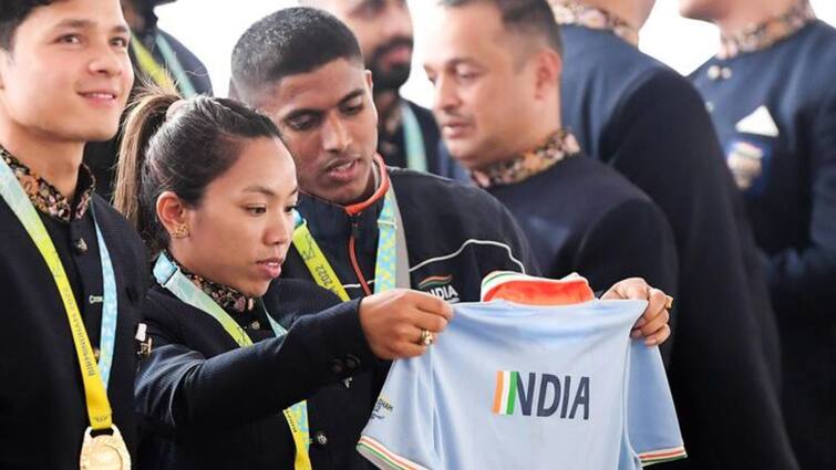 India's star weightlifter Mirabai Chanu appeals PM Modi Amit Shah to end violence Manipur know details Mirabai Chanu to PM Modi: মণিপুরে শান্তি ফেরাতে প্রধানমন্ত্রী, স্বরাষ্ট্রমন্ত্রীকে অনুরোধ মীরাবাঈয়ের