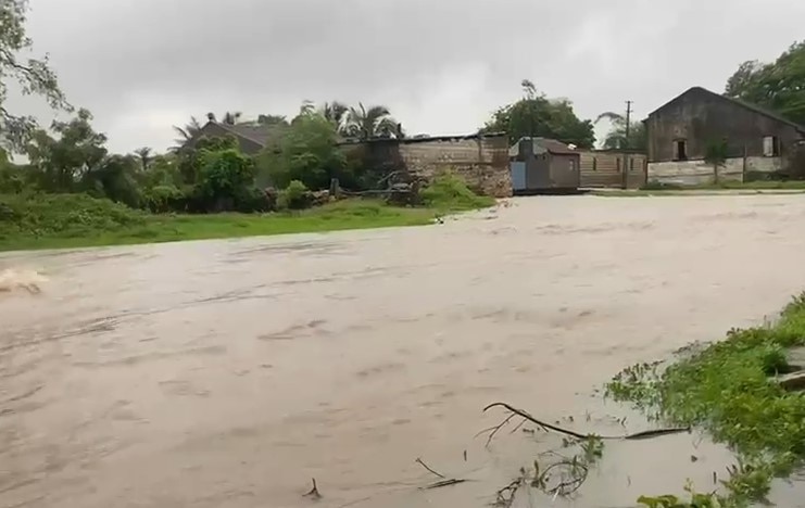 Gir Somnath: સુત્રાપાડામાં આભ ફાટ્યું,  14 ઈંચ વરસાદ ખાબકતા જ્યાં જુઓ ત્યાં પાણી 